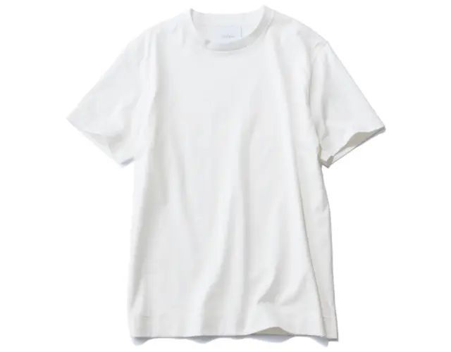 重ね着のときのインナーとしても重宝な白Tシャツ