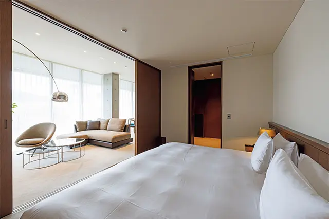 安藤忠雄氏が手がけた新築のレジデンシャルスイート。客室は全18室あり、すべて内装や調度品が異なる。