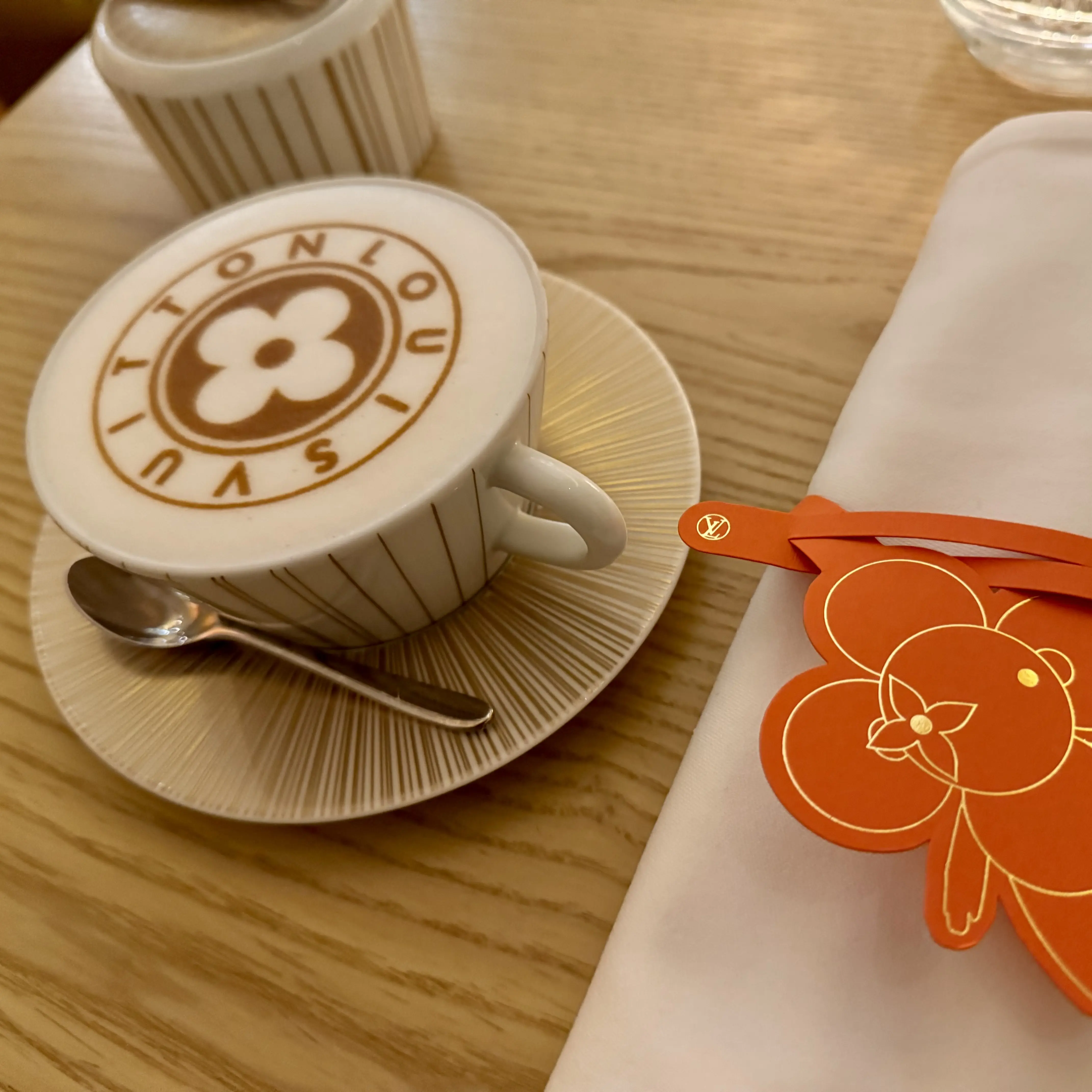 LE CAFE V