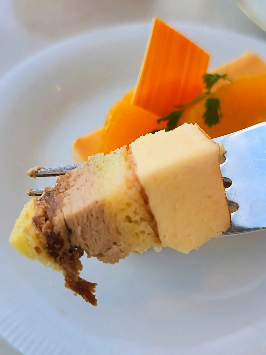 日本平ホテル、静岡旅行、ホテルラウンジ、ケーキセット、紅茶、40代ファッション、年末年始、旅コーディネート、富士山、絶景スポット、絶景ポイント