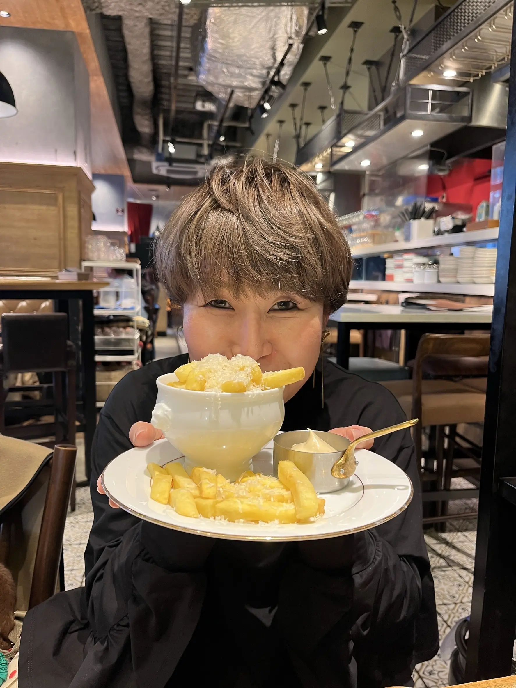 白髪は「隠す」より「デザイン」する！刈り上げショート×細密ハイライトで新年を軽やかに。_1_10