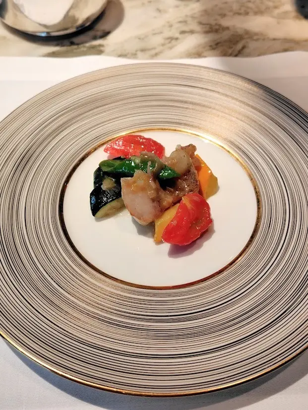 モノトーンスタイルでペニンシュラ東京へ_1_7-2