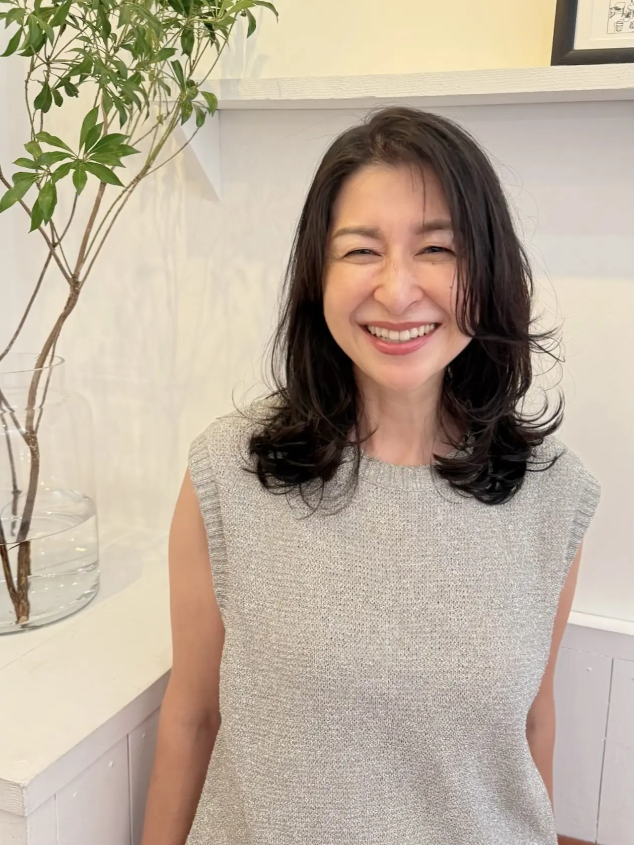 【50代ヘアスタイル】ほどよい抜け感があるミディアムヘアni♪_1_6