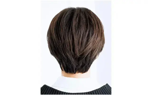 白長めの前髪がかわいらしい!大人のハンサムショートヘア