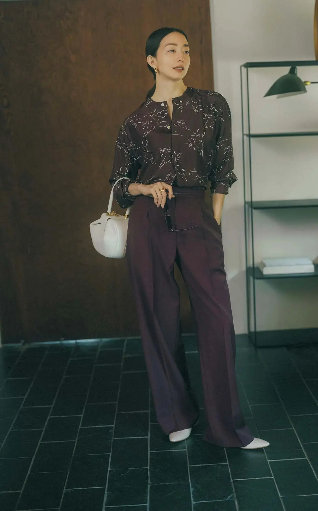 つけはずしできるボウタイでシーンに合わせてムードを変えて。大人の多面的な魅力を後押し