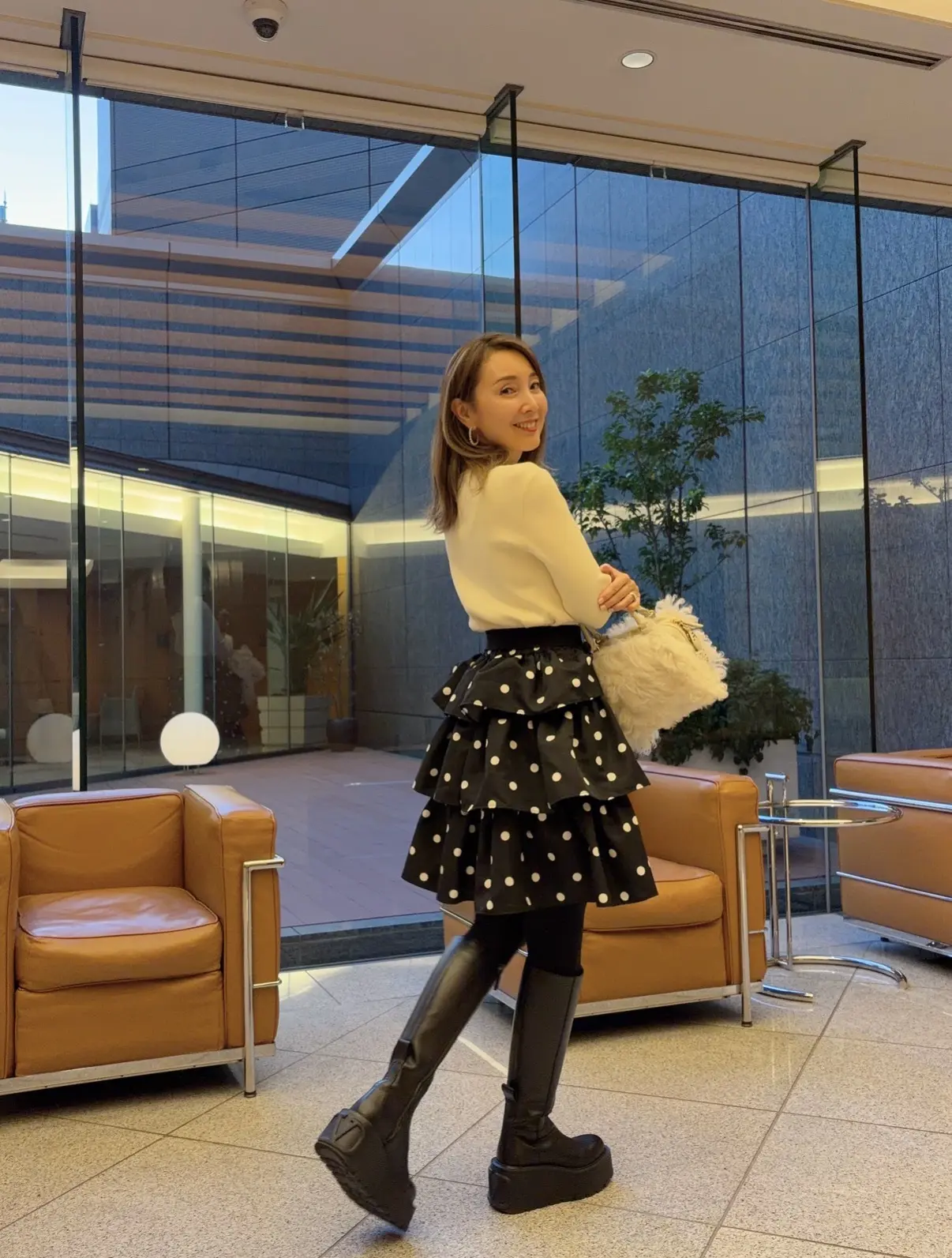 ❄︎冬のミニスカートはアラフィーにオススメ❄︎タイツやブーツを味方にすれば無理なく楽しめる♪50代の開運コーデ♪_1_2