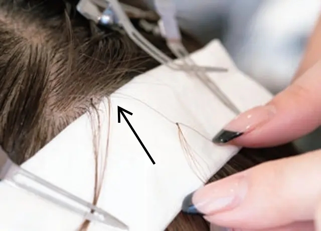 ヘアサロンでできる髪の分け目対策　自然なボリュームアップがかなう大人のエクステAFLOAT RUVUAの『ヘアループ』_手順03