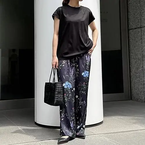 【50代 Tシャツ】気温30度 大人に似合う「上質Tシャツ」おすすめコーデ20選_1_8