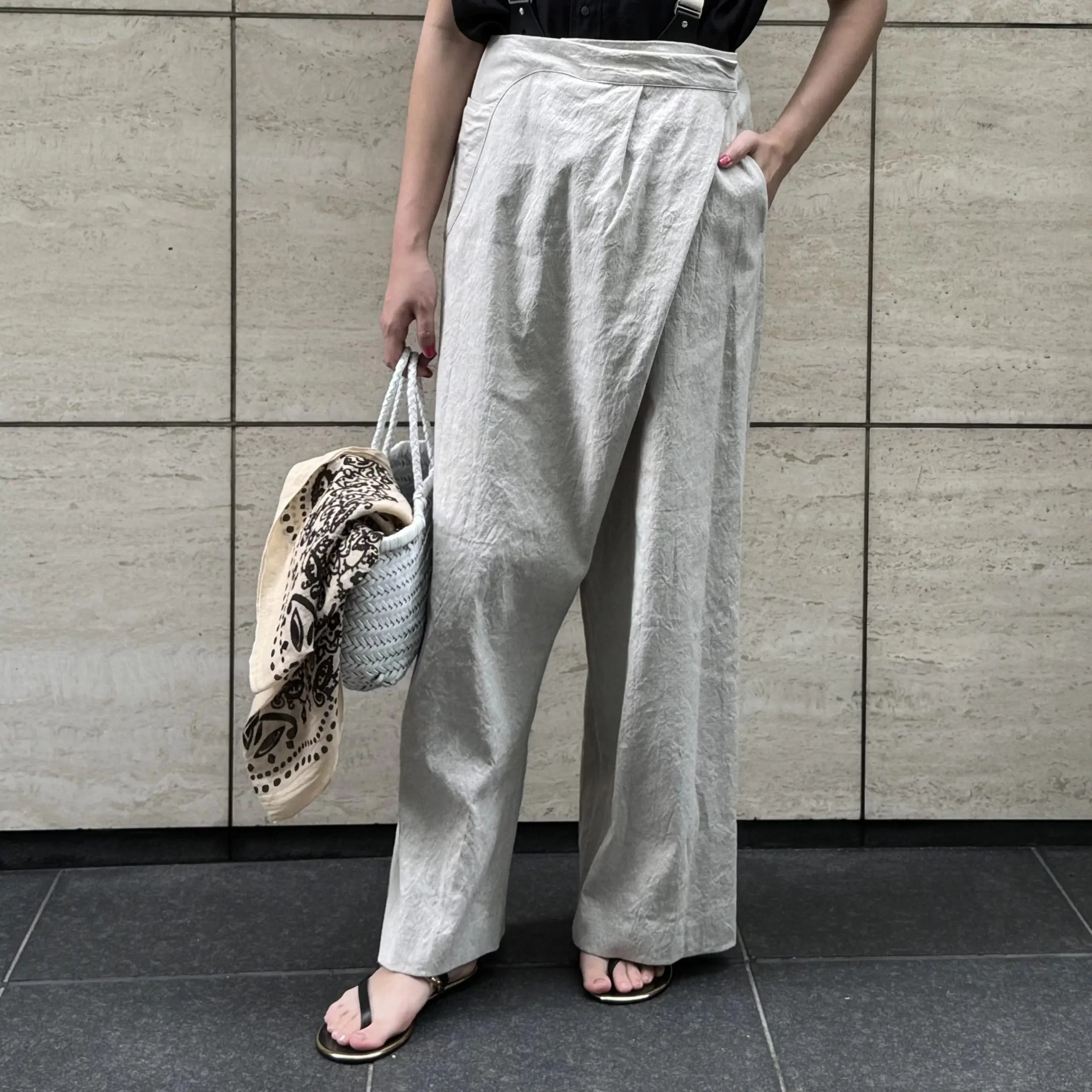 【50代パンツ】小柄さんでもスタイル決まると評判！【身長150㎝宮崎桃代さん別注】サスペンダー付きリネン混パンツ_1_3