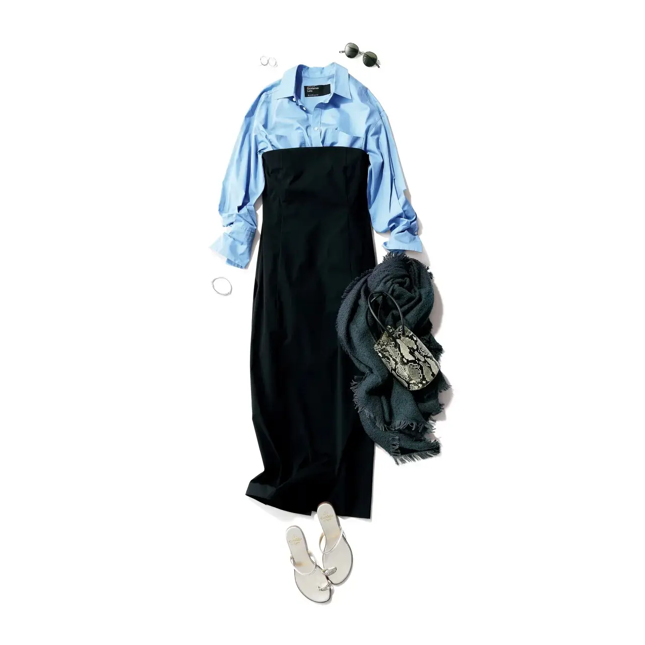 ブルーシャツと黒ベアワンピースのレイヤードでハンサムな女性像を演出