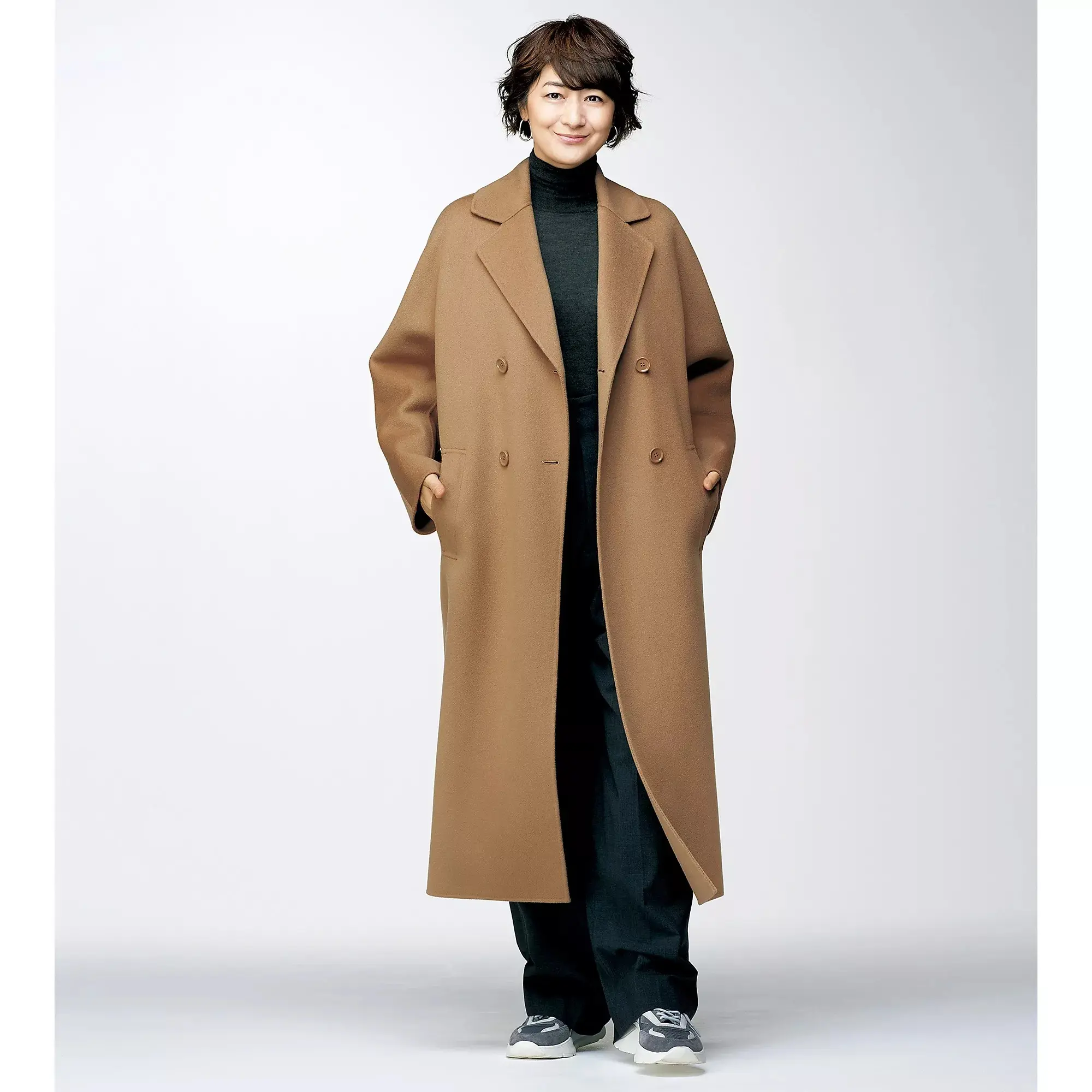 大人が買うべきは真に価値のあるコート! 富岡佳子さんがまとう「’S Max Mara」「WOOLRICH」の上質アウター_1_1