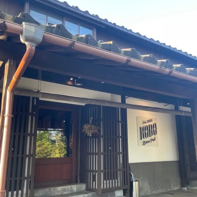 富山県の岩瀬エリアにあるクラフトビール醸造所とパブを併設したお店「kobo brew pub」の入口