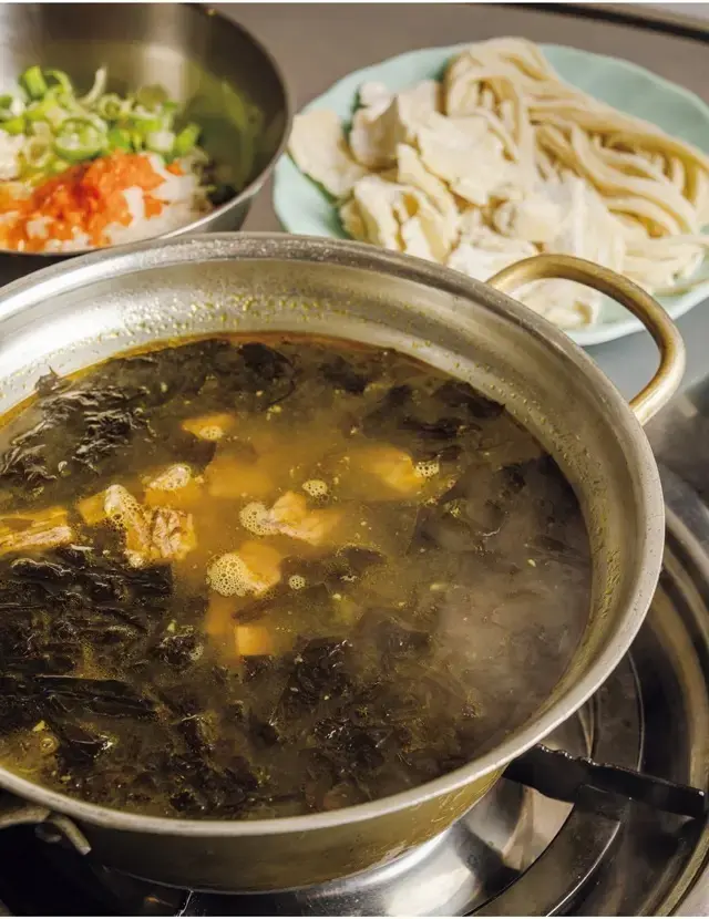 コスパも抜群の「ソゴギミヨッスジェビジョンゴル」W12,900。注文は2人前から可能