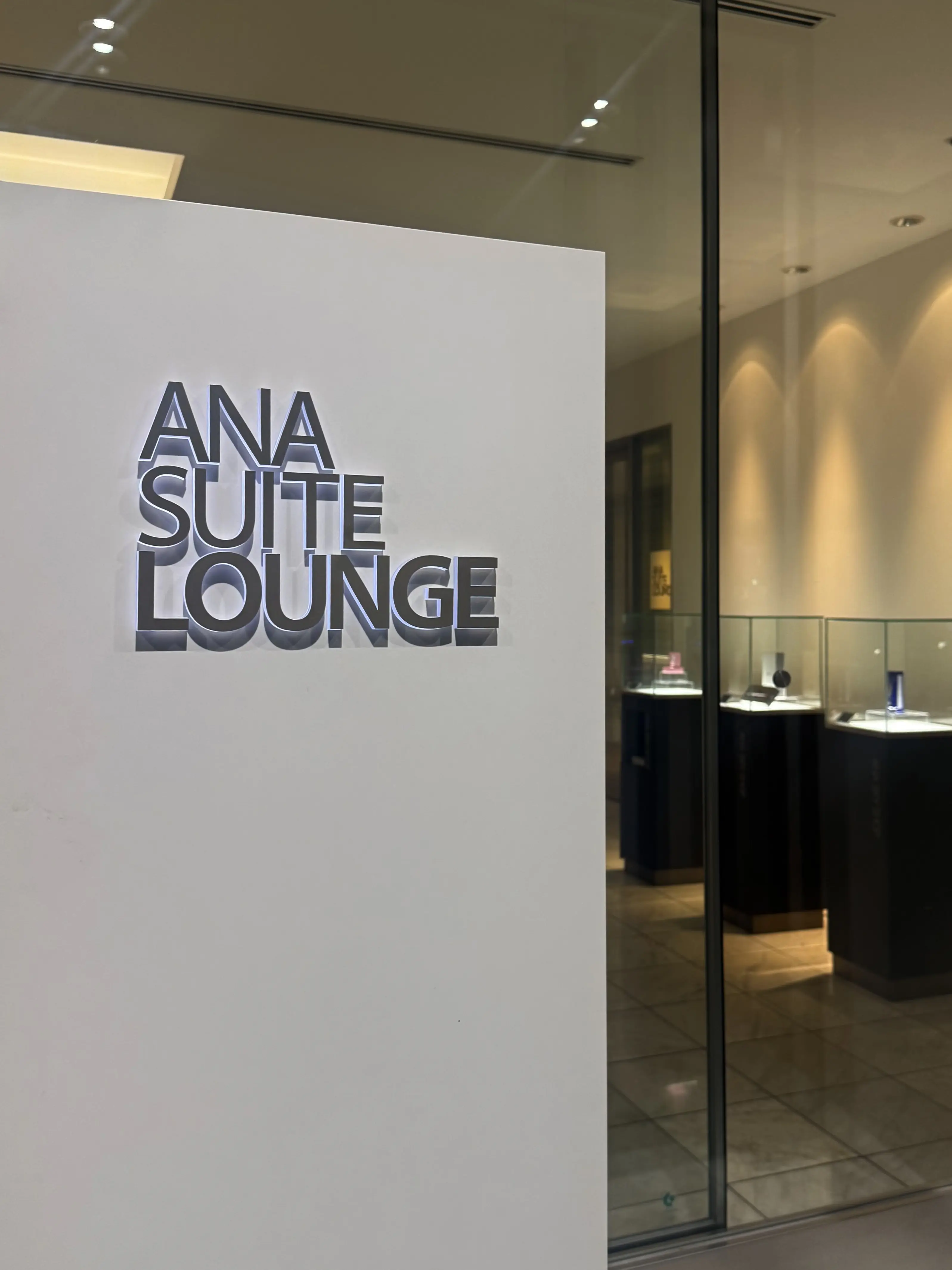 ANA SUITE LOUNGE