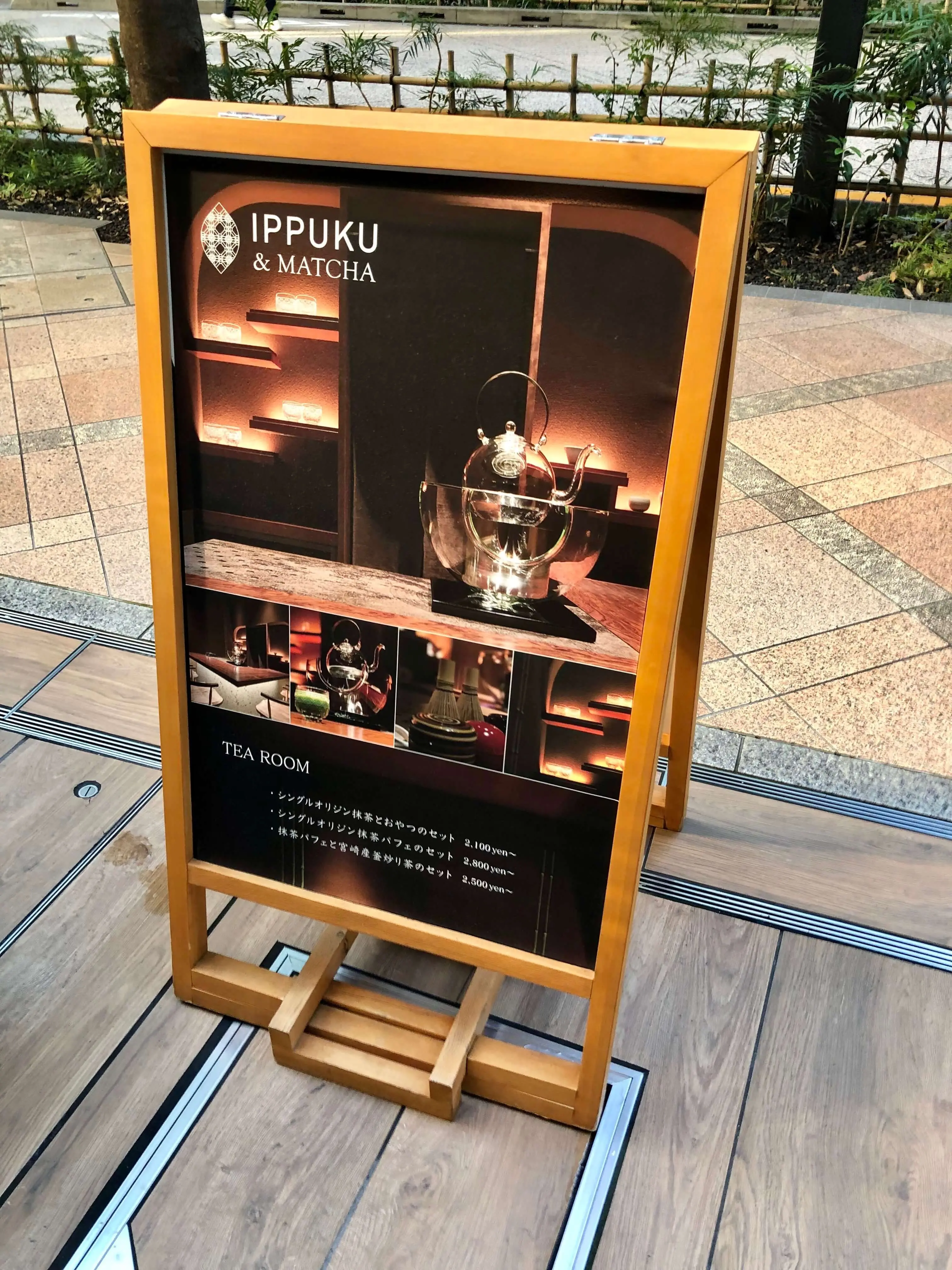 IPPUKU ＆ MATCHA（一服＆抹茶）。看板。日本橋三井タワー 。三越前駅。オープンテラス。
