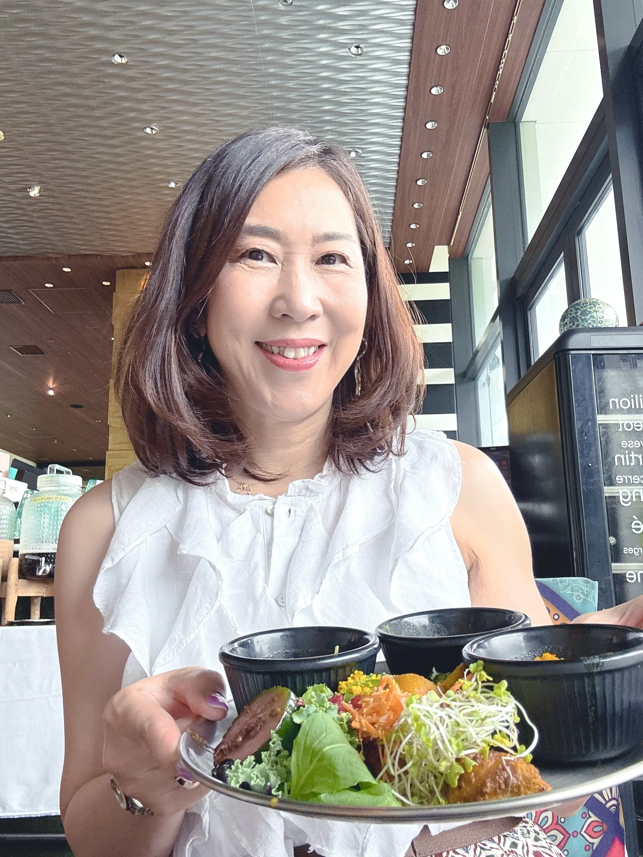 ZARAトーンアップも叶う夏のホワイト🤍フリルブラウスコーデで大人スパイス料理を楽しむ_1_10