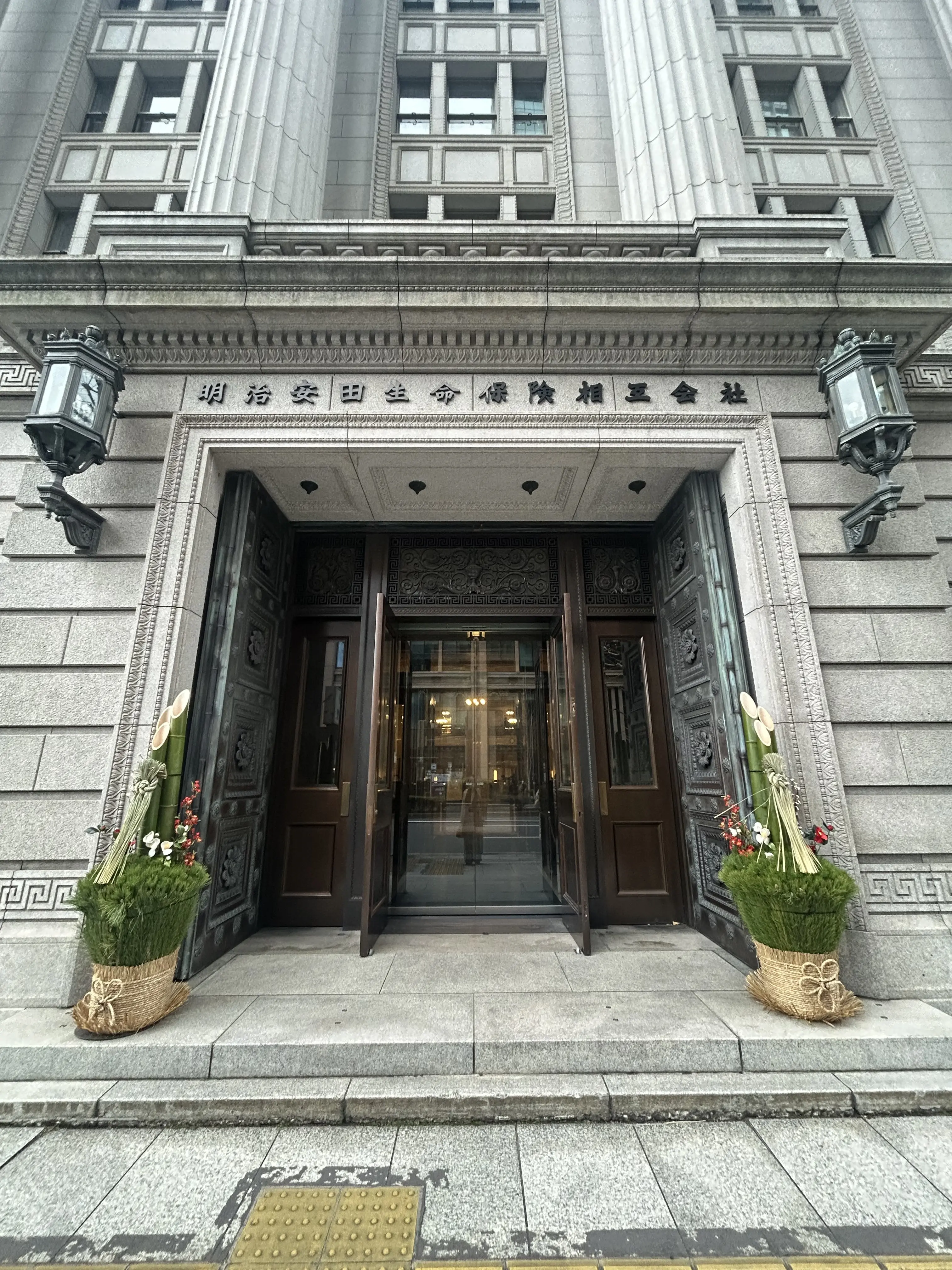 丸の内　明治安田CAFE丸の内　明治安田CAFE丸の内入り口