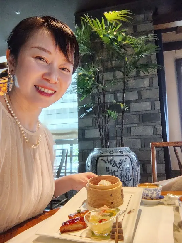 モノトーンスタイルでペニンシュラ東京へ_1_10-1