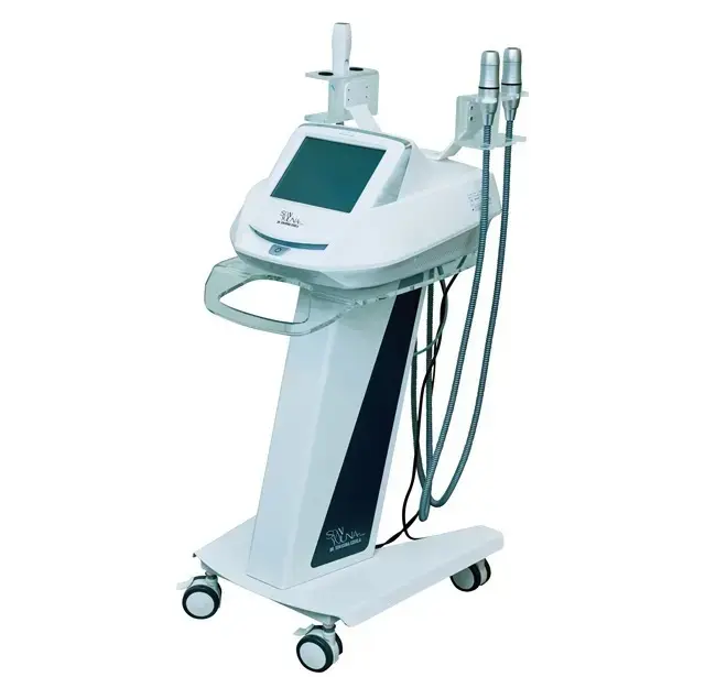 コラーゲン生成を促し、ハリのある小顔に導くコーセラリフティングレーザー(W1,000,000)。