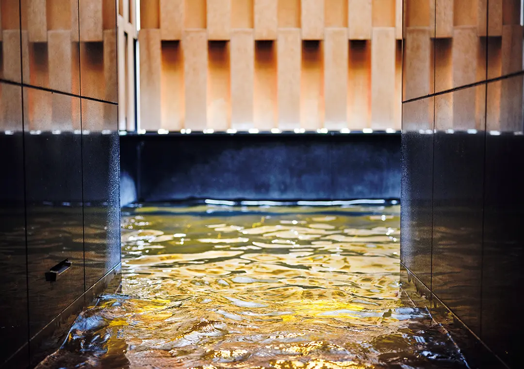 最上階には天然温泉。