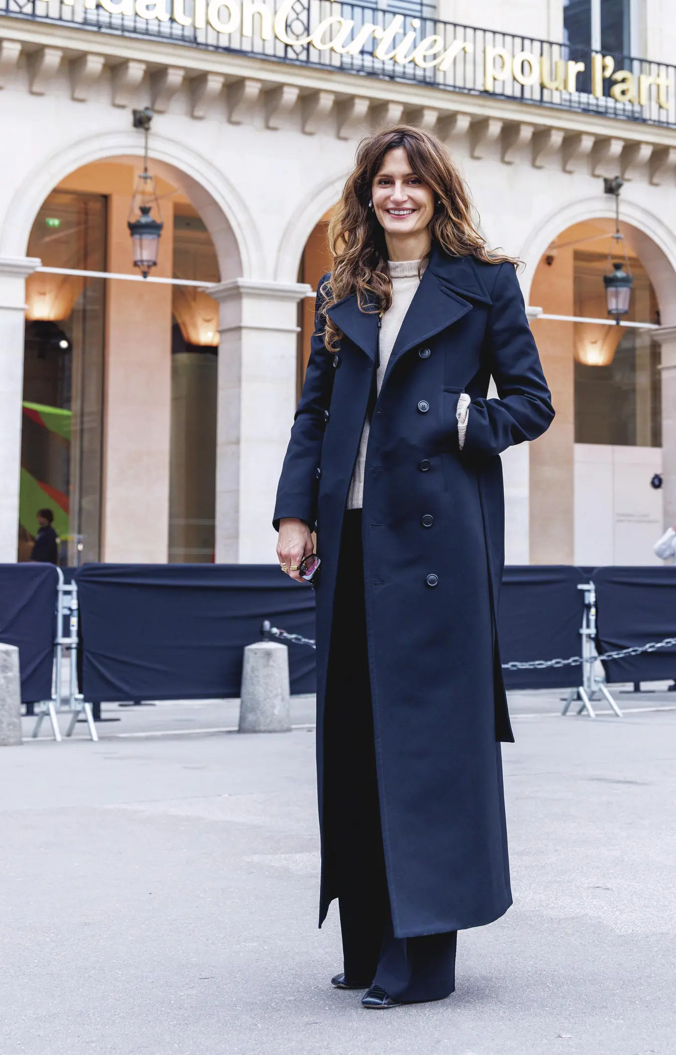 マダムのリアルなお出かけスタイル【海外ファッションSNAP】 ロングコート　イザベル ファッションジャーナリスト／パリ