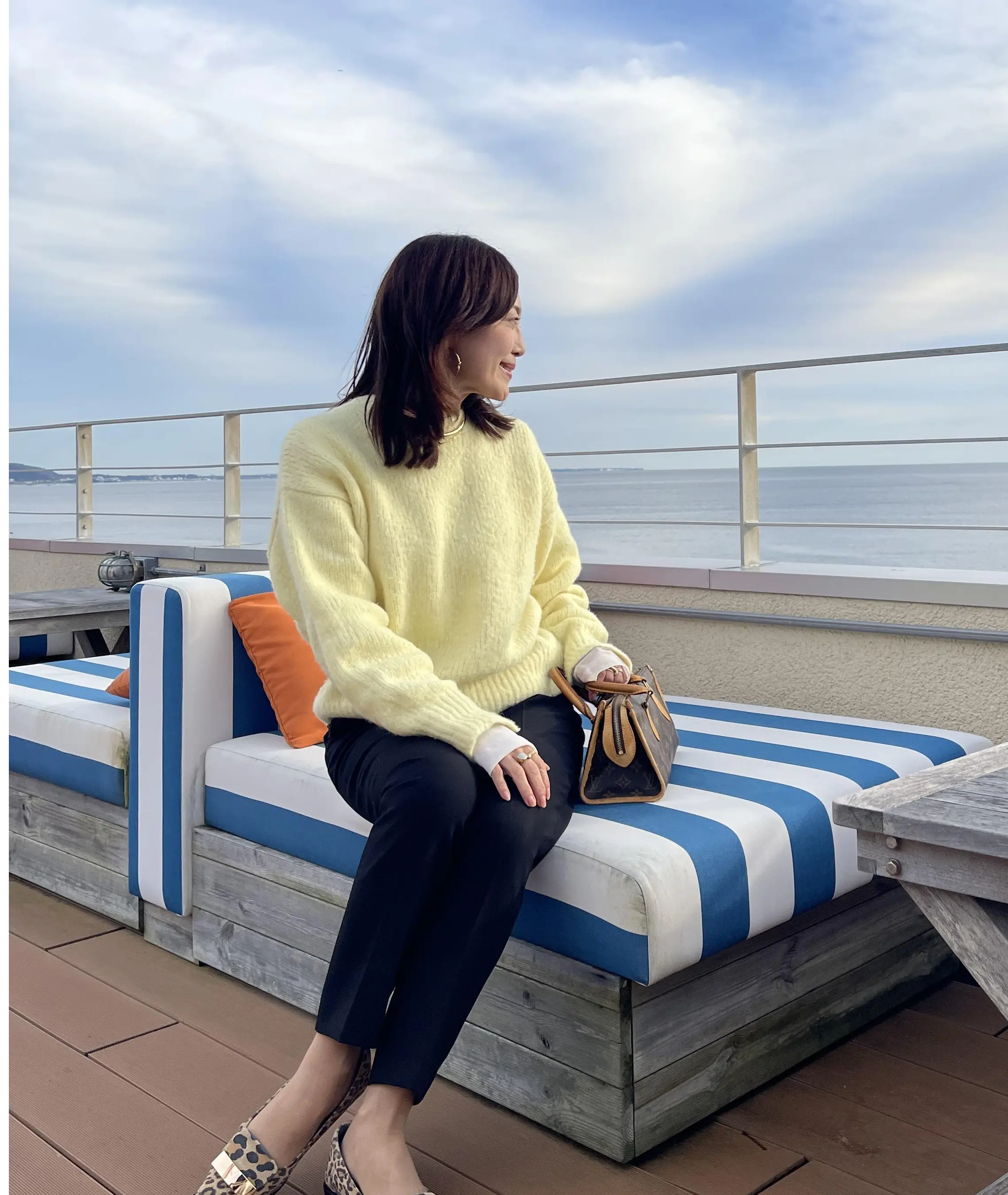 ふわふわイエローニットで鎌倉七里ヶ浜ランチ_1_15