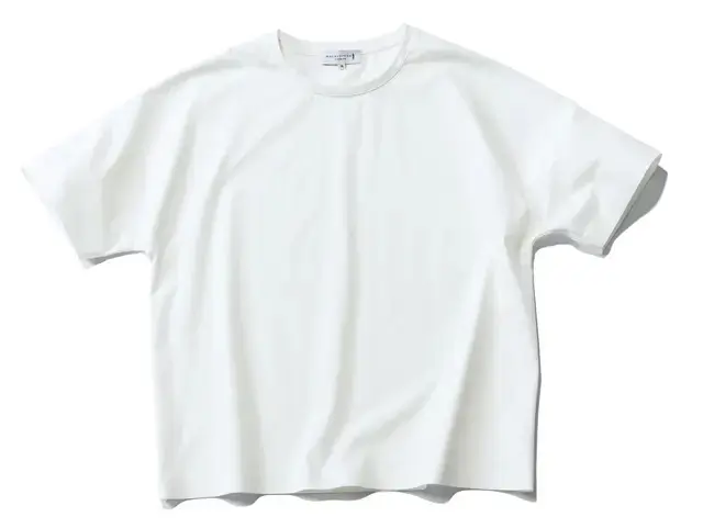 【50代、Tシャツの最適解】ちょうどいい”ゆったりT”は骨格タイプ別に選ぶのが正解