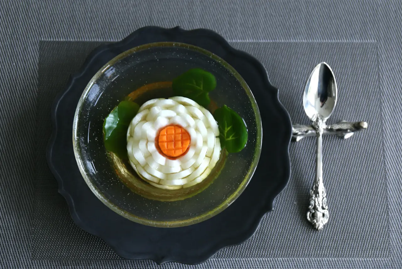 淡路産の玉ねぎと人参で作る蓮の花スープ