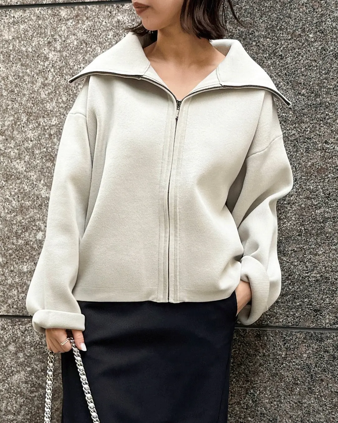 冬から春へ、装いをつなぐ「ビッグカラーニットブルゾン」【E by eclat・50代ファッション】_1_2