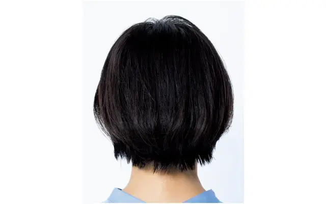 顔まわりのうねりを解消！三角前髪ショート