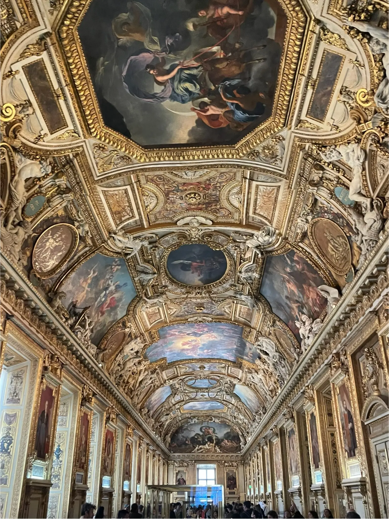 ルーブル美術館   パリ旅行で絶対に行きたい10の場所