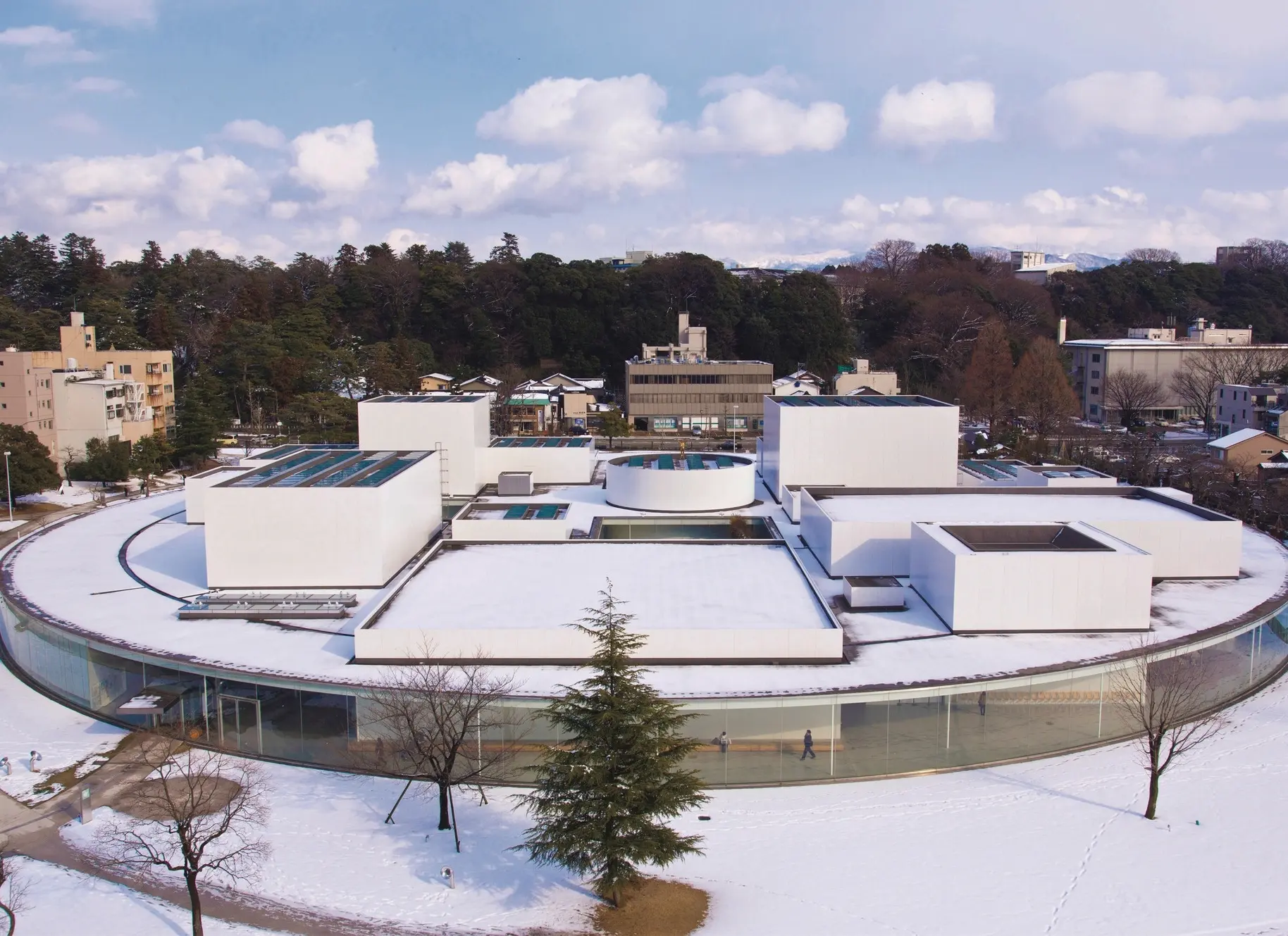 国内旅行　金沢　「金沢21世紀美術館」　外観