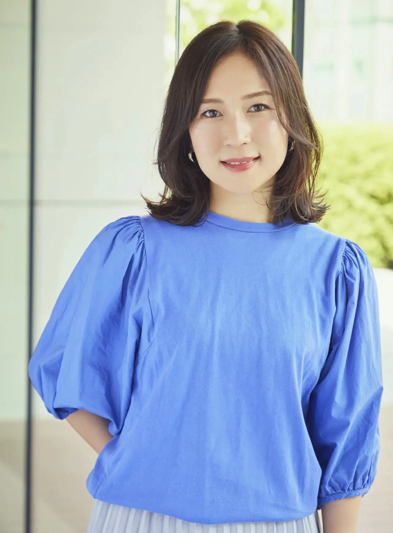50代に人気のくびれミディアムできゅっと理想的な小顔印象に！【50代髪型・ヘアスタイル】