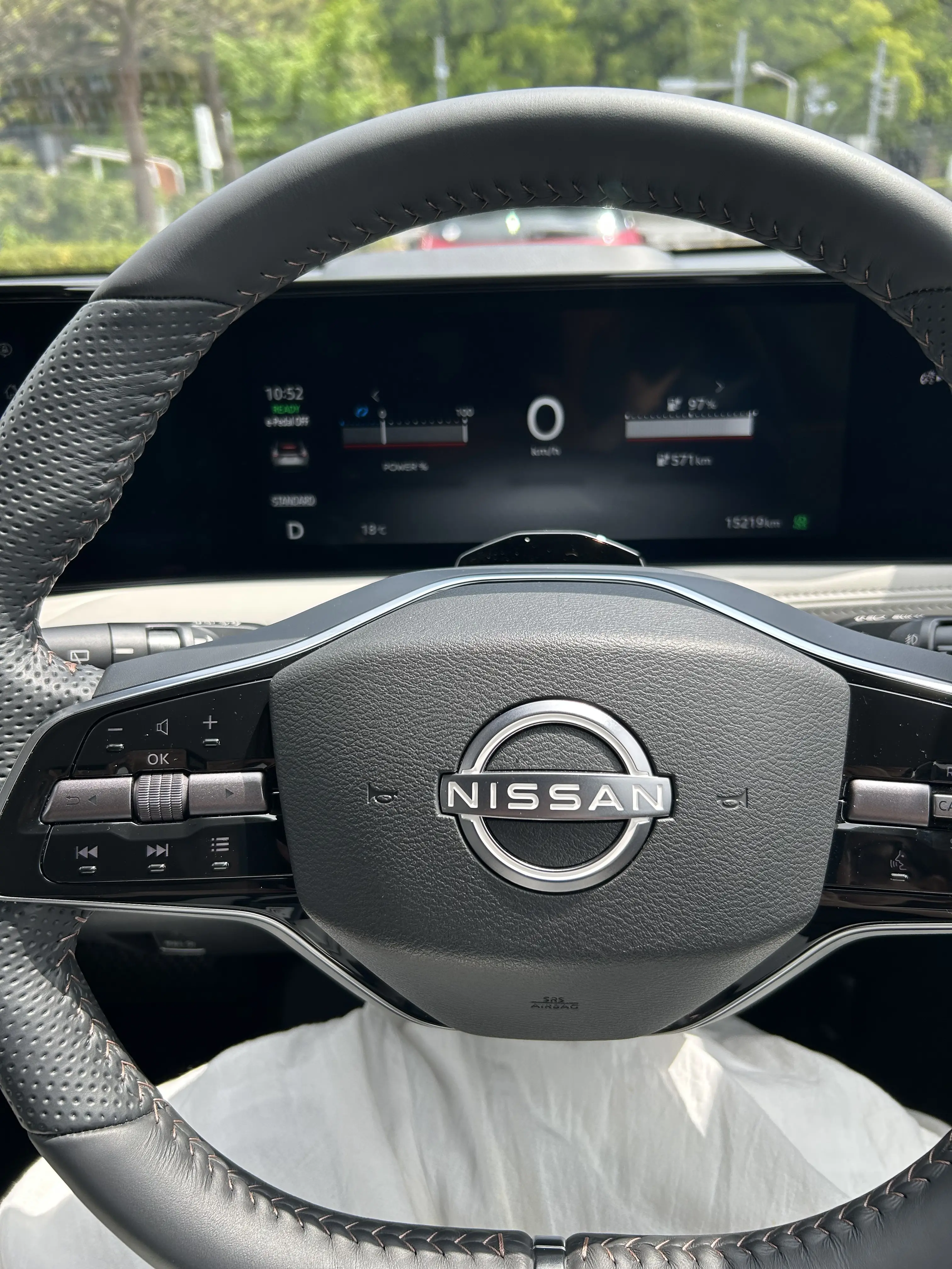 クロスオーバーEV日産アリアのハンドル