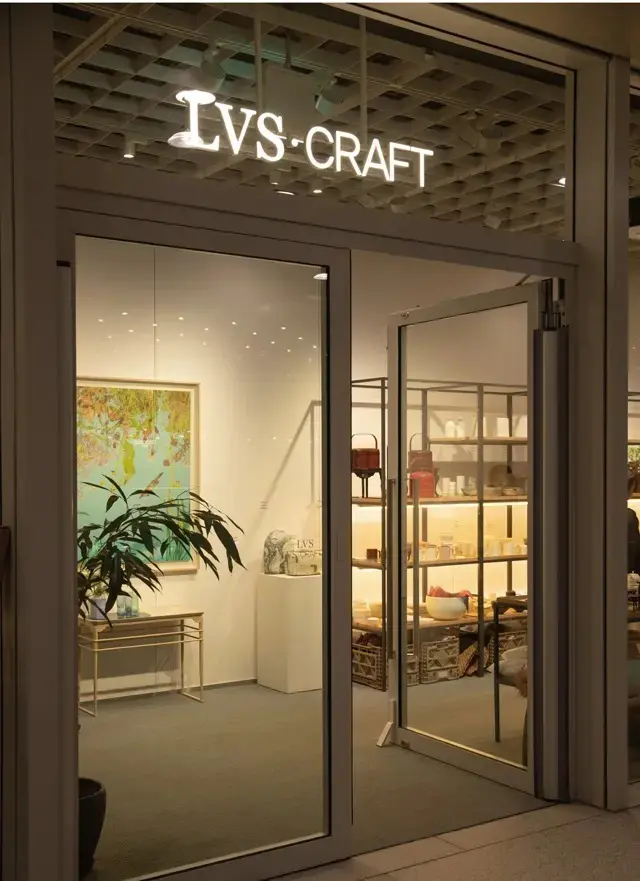 龍山のランドマーク的存在のビル内で入りやすい雰囲気