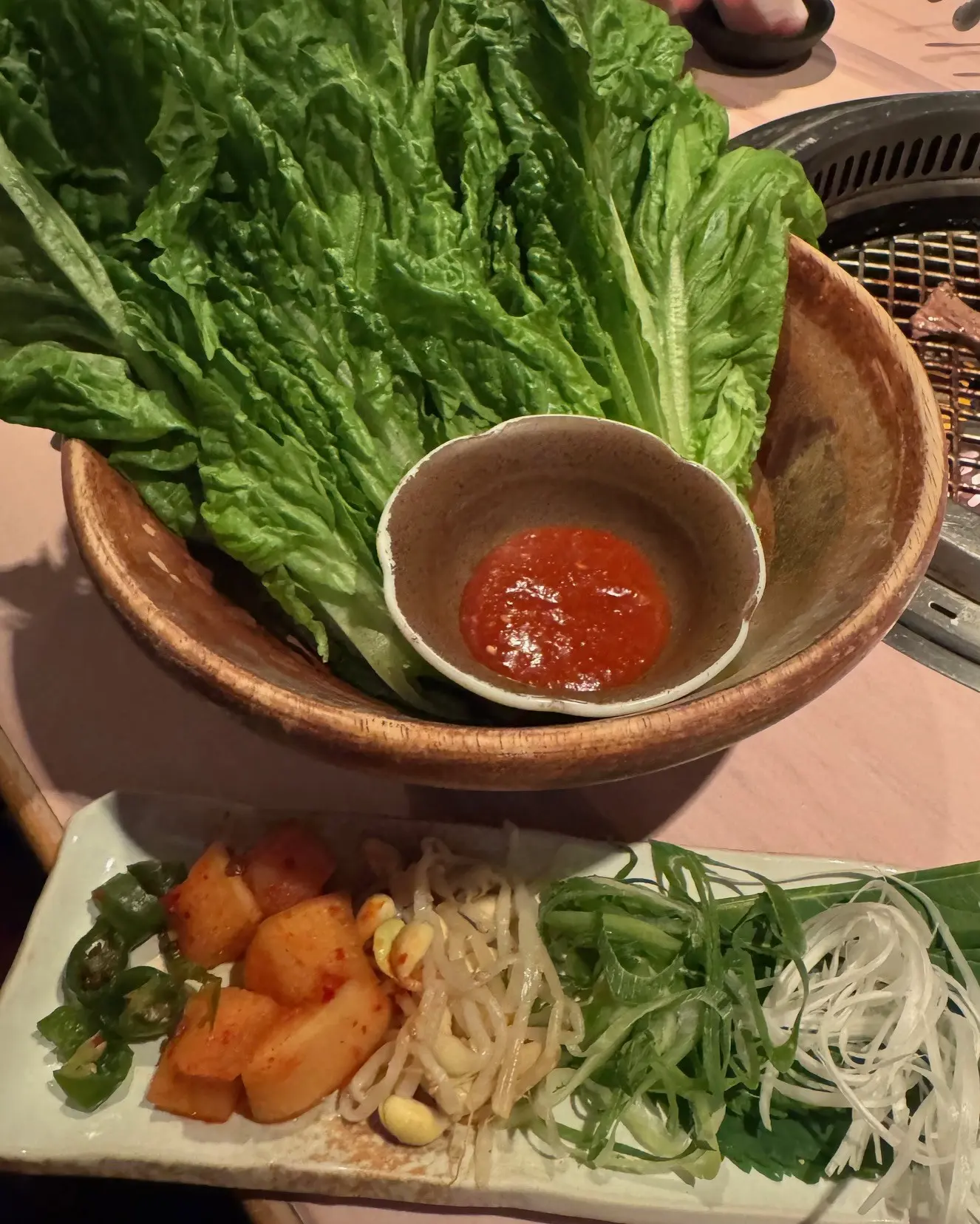 赤をポイントに、品よく。ドライブの日の大人のムートンコート着回し【３日目】_1_3-2