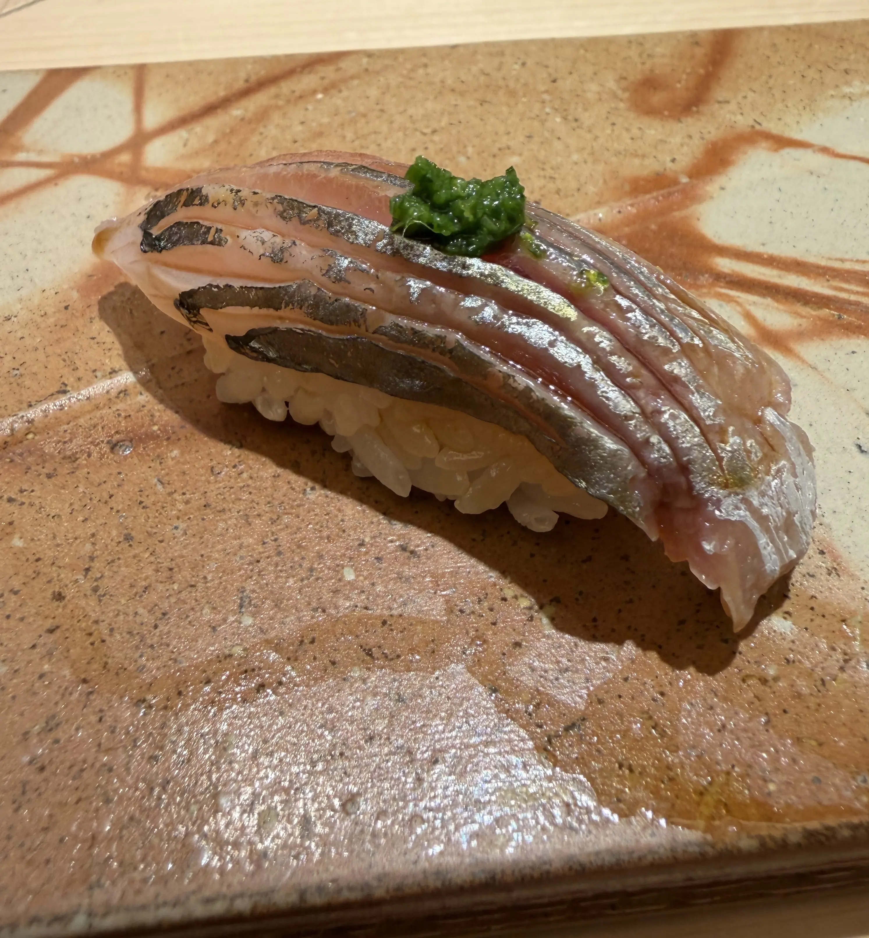 成城で気軽に上質なお寿司が楽しめる　カウンター12席の「美登利 昌」_1_8