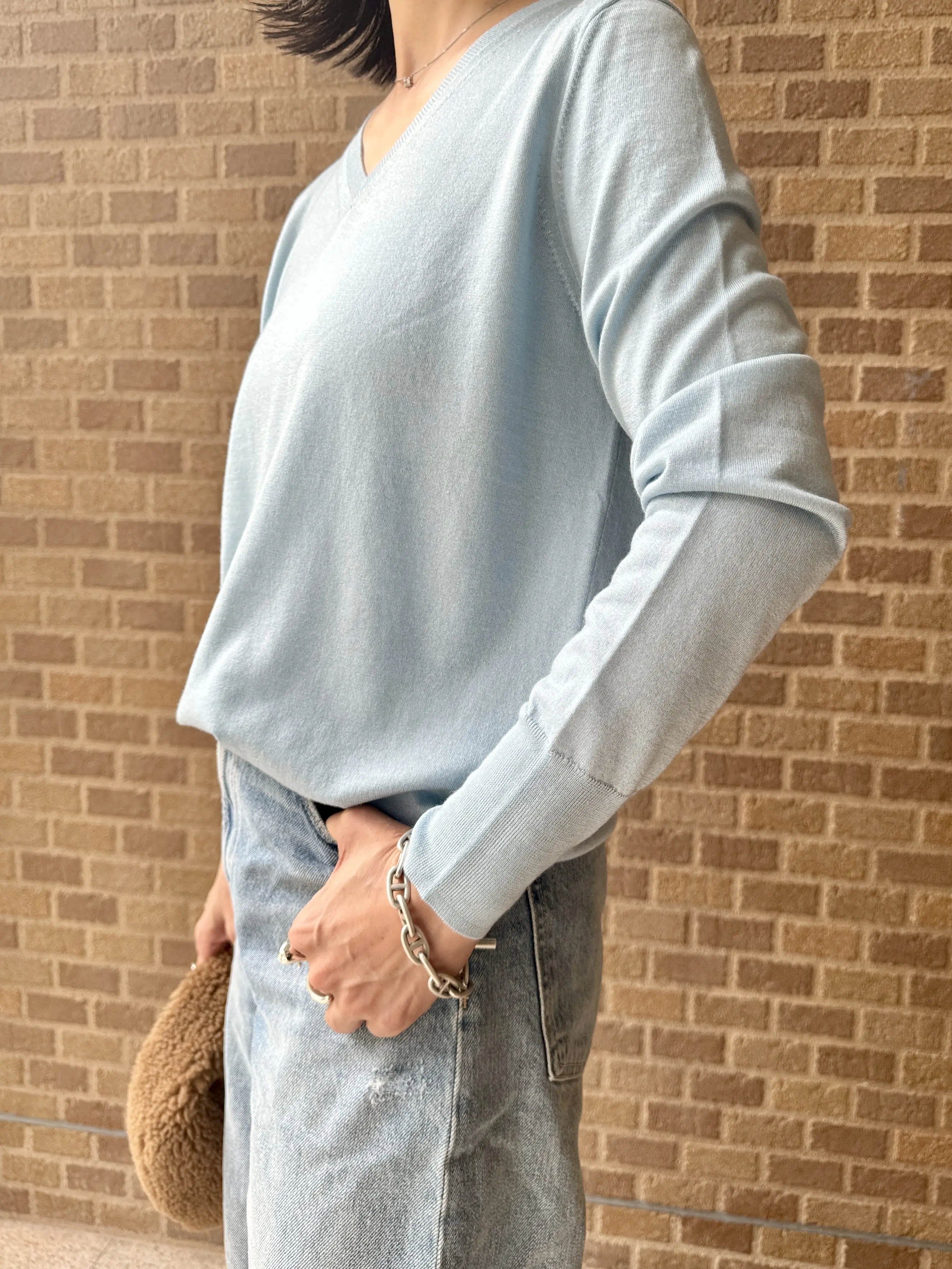 「シルクカシミヤ混 浅Vネックニット」極上の肌触りと美しい光沢、重宝する一枚間違いなしです！_1_6