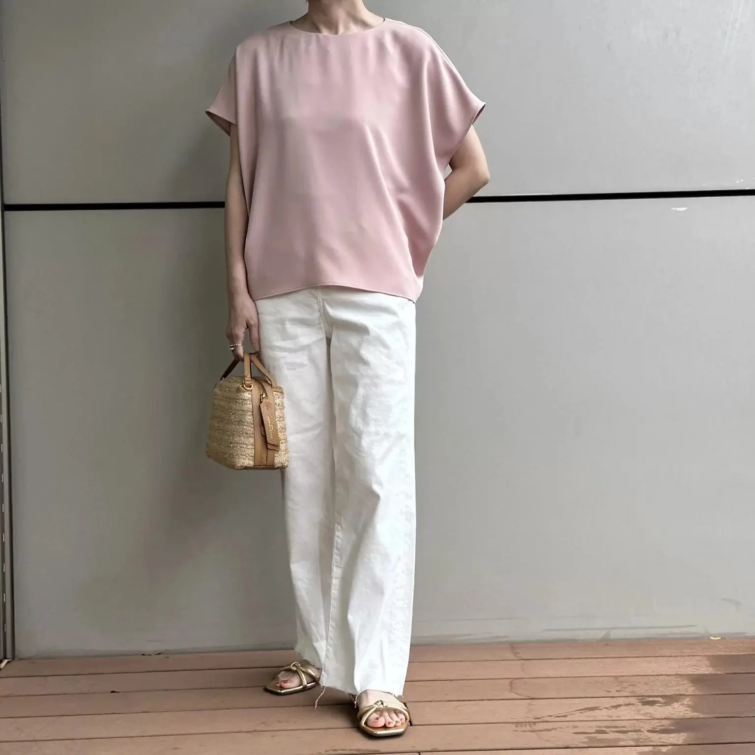 【50代サンダル】瞬時に華やぐ！ジュエリーライクな〈ジャンヴィト ロッシ〉のメタリックサンダル_1_4