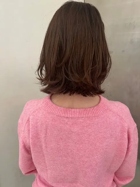 伸ばしかけヘア　肩くびれ　ソフトレイヤー　前髪パーマ　ナチュラルブラウン　リタッチカラー　Aujuaトリートメント4step