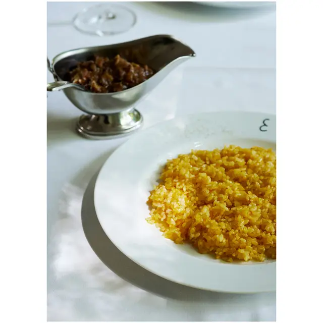 甘く炒めた玉ねぎ、トマト、牛肉をビネガーで煮込んだ「ミロトン」¥3,280。伊達さんはオンラインでも購入し、家で楽しむのだとか