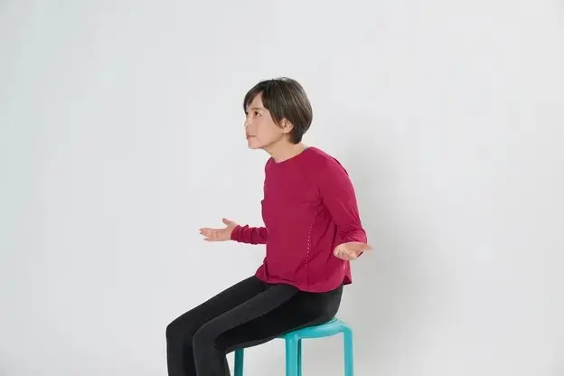 背中や腰が丸まってしまうのはNG。

