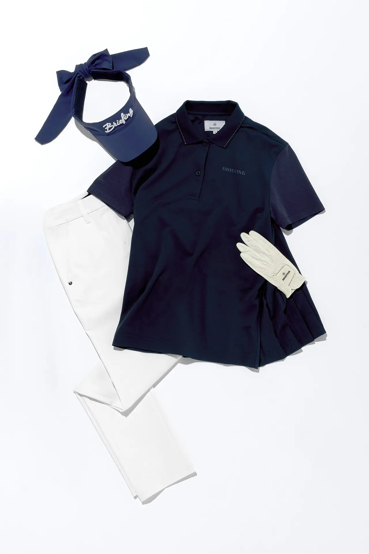 ポロシャツ¥24,200・パンツ¥28,600・サンバイザー¥8,250・グローブ¥2,970/すべてBRIEFING 六本木ヒルズ店(BRIEFING GOLF)