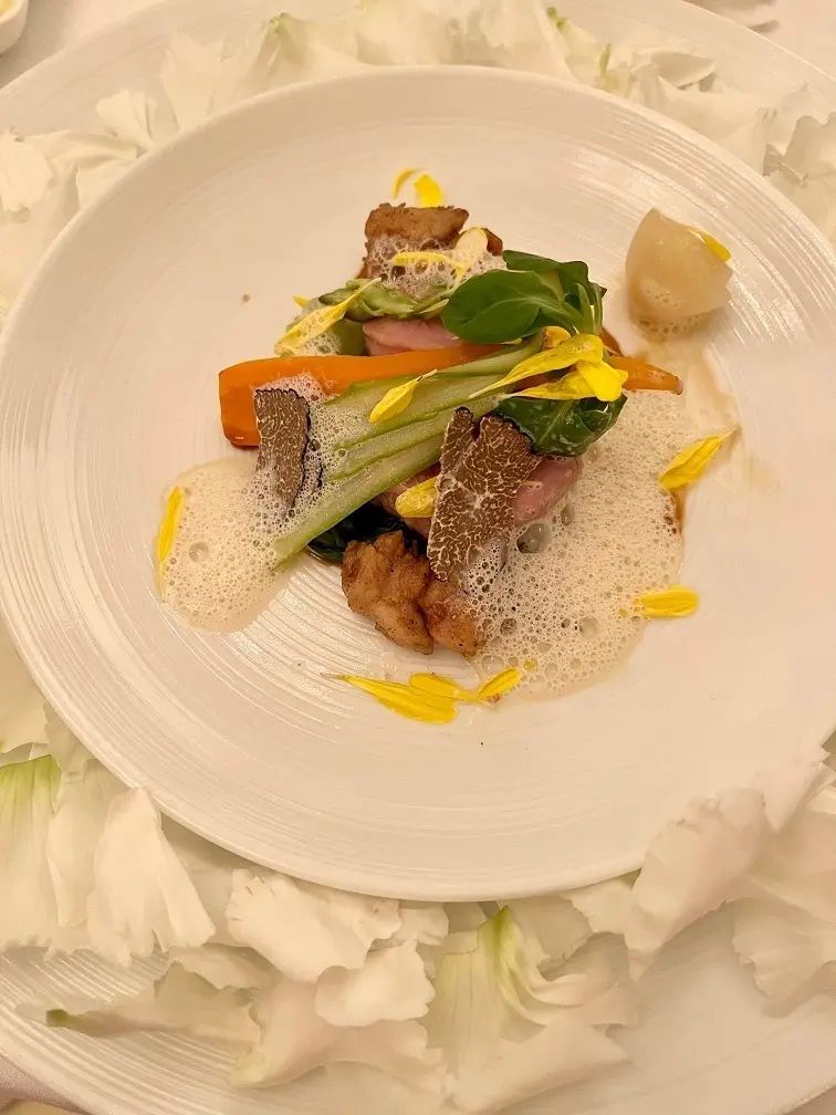 「ペリエ ジュエ ベル エポック」アニバーサリーイベントの料理“アールヌーヴォーの優美で繊細なカーネーションのブーケ”
