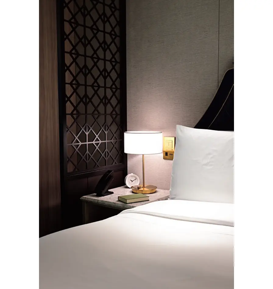 50代　ひとり旅　おすすめ　宿　客室のベッド　長野・軽井沢　 万平ホテル　