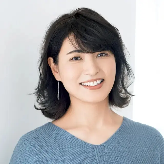 大人のクセ毛を生かしたやわらかい動きのボブ