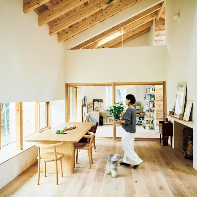 【おしゃれな50代のリノベ&住み替え】大切なものを改めて体感。森の中で“暮らす”家〈早坂香須子邸〉