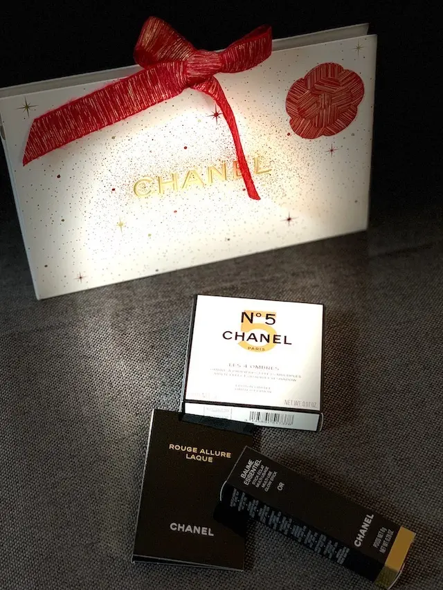 CHANEL クリスマスコフレ　２０２１限定　特別限定品　ホリデーメークアップコレクション　レキャトルオンブル
