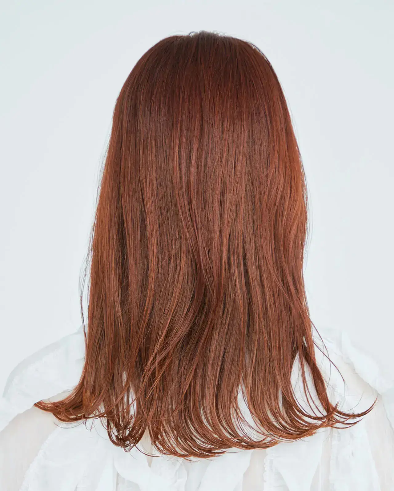 明るめのカラーが華やかなロングヘア