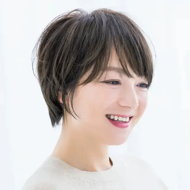 ツヤのある印象にみせる!マッシュショートヘア【50代髪型・ヘアスタイル】